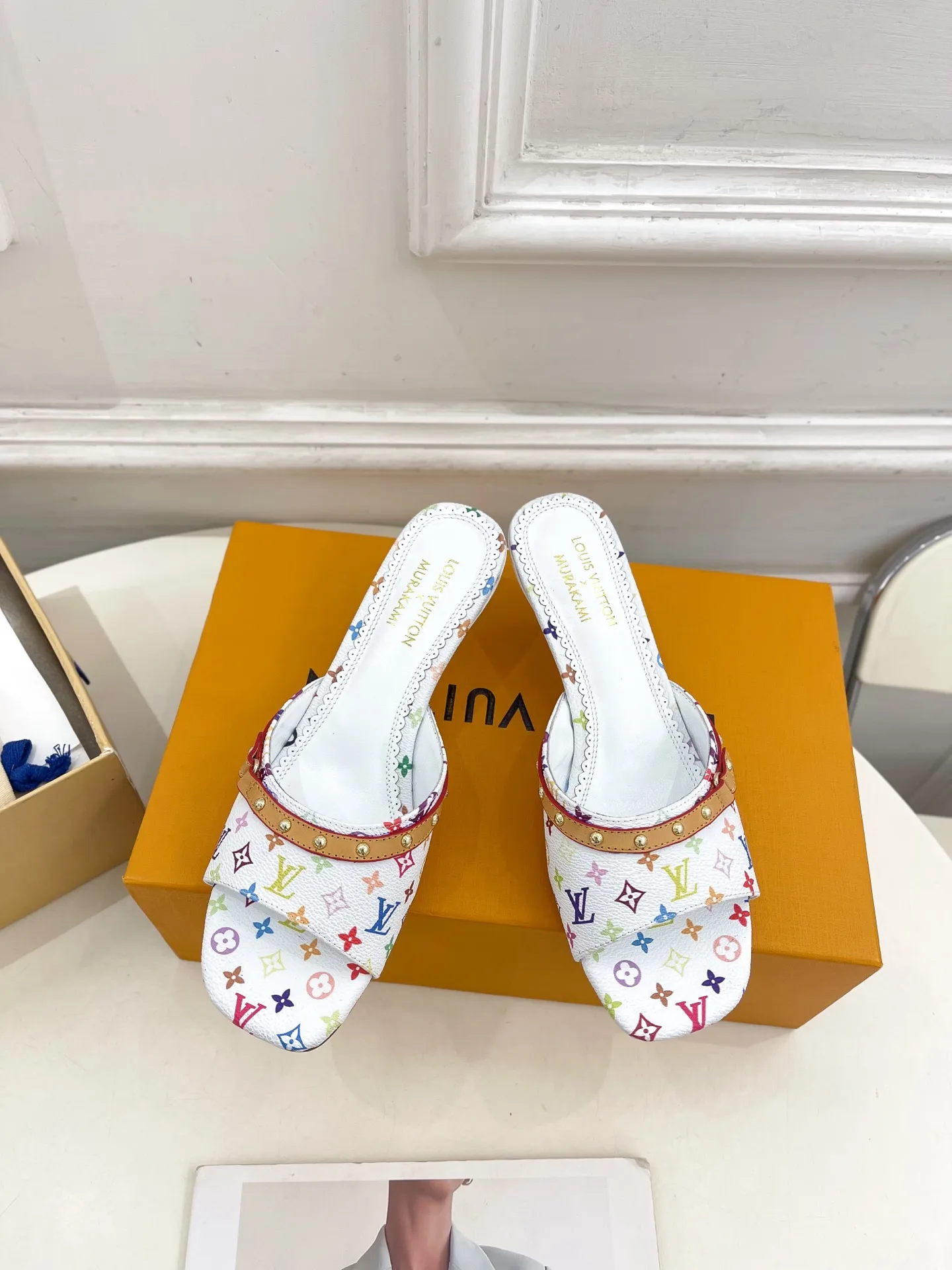 👟👟Ex-factory price 580👟👟 LV | Louis Vuitton 25𝐬𝐬 🧡💚2025 early spring new top version‼ ️The original version is the same. The counter features the latest LV Full of high-end feel! A popular model among bloggers at home and abroad, it’s retro and fashionable and looks amazing on your feet! Mainly recommended model on the official website★ ━━━━━ ЅᏇєєt ━━━━━ ▪️Upper: high-customized rainbow-colored presbyopia leather ▪️Lining: imported sheepskin lining ▪️Outsole: original Italian leather outsole ▪️Heel height: 5.5cm / 9.5cm ▪️Shoe size: 35-39 (34, 40, 41, 42 customized)